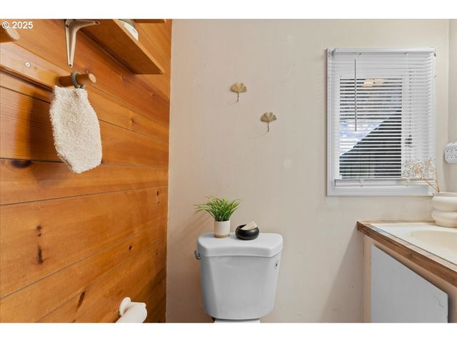 830 OCEANWAY St, Seaside, OR 97138