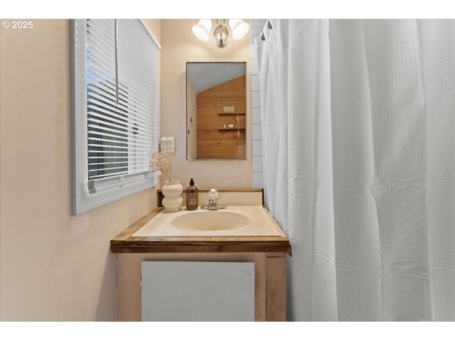 830 OCEANWAY St, Seaside, OR 97138