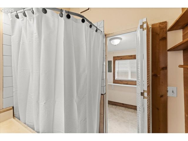 830 OCEANWAY St, Seaside, OR 97138