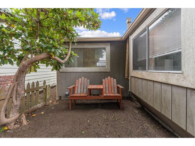 830 OCEANWAY St, Seaside, OR 97138