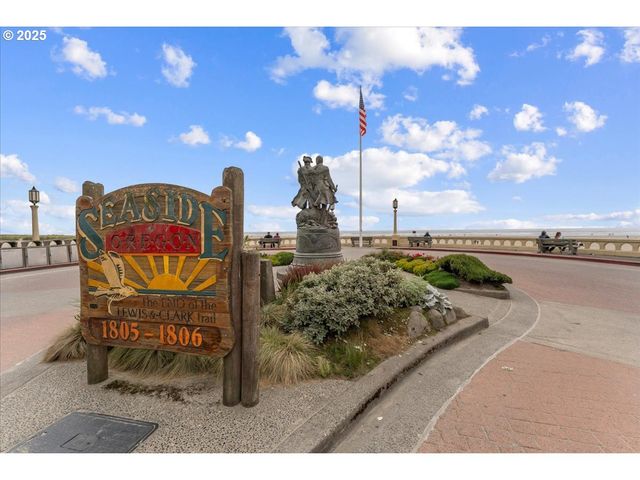 830 OCEANWAY St, Seaside, OR 97138