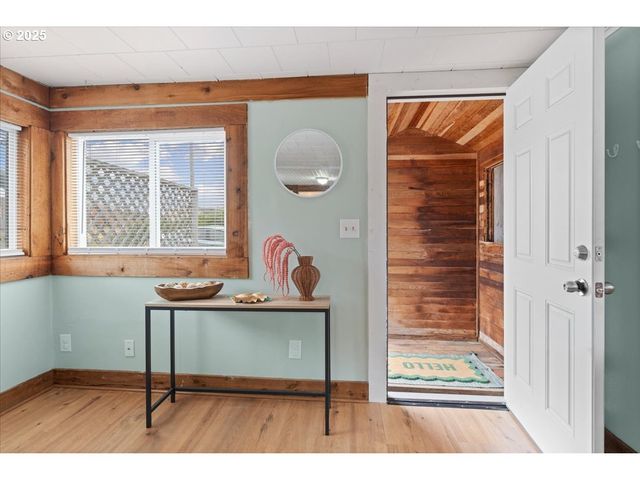 830 OCEANWAY St, Seaside, OR 97138