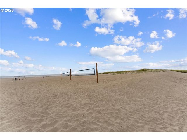 830 OCEANWAY St, Seaside, OR 97138