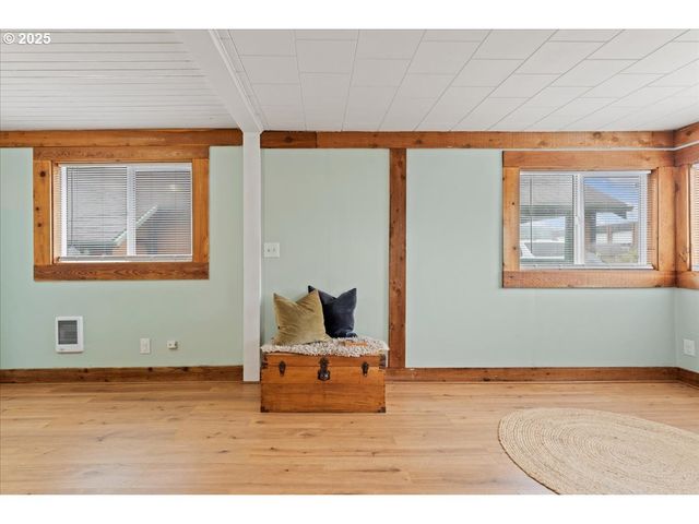 830 OCEANWAY St, Seaside, OR 97138