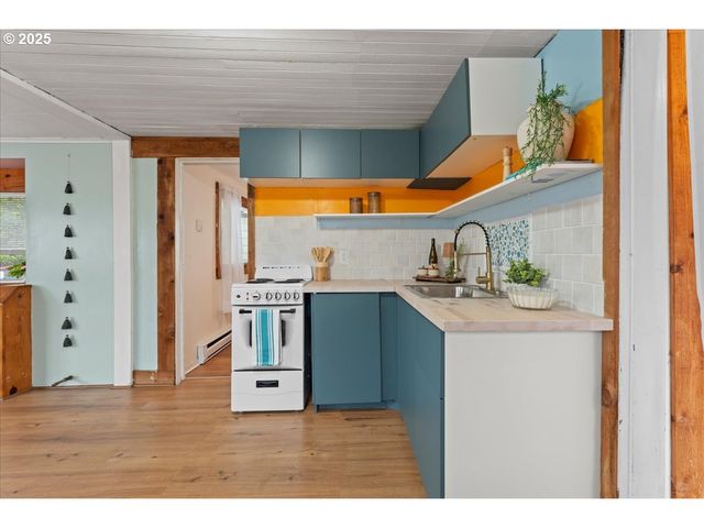 830 OCEANWAY St, Seaside, OR 97138