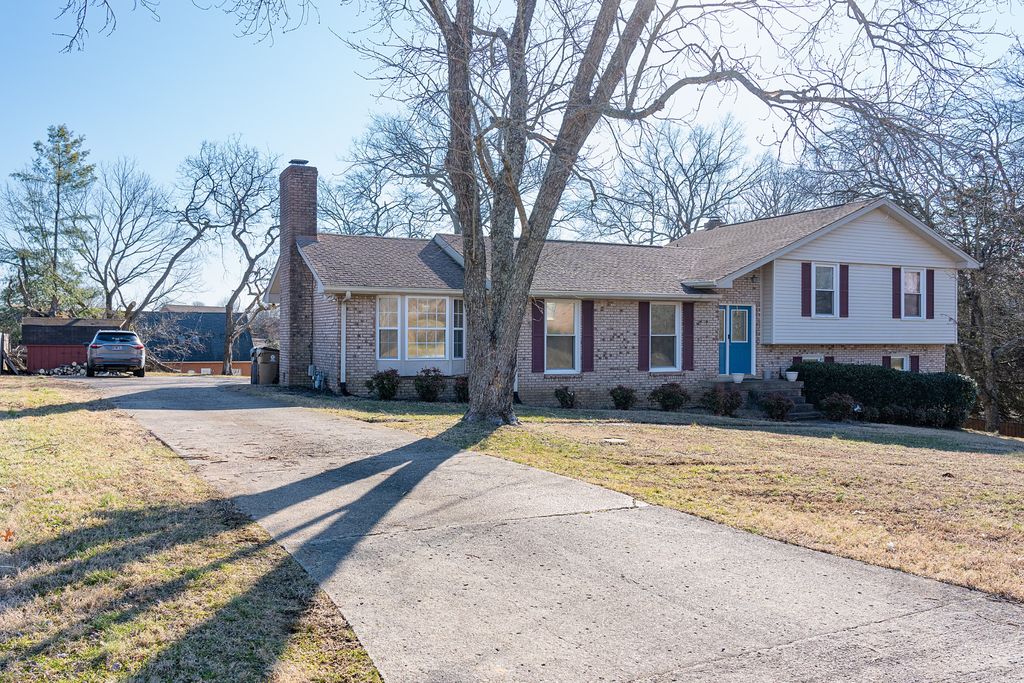 1005 Emily Dr, Goodlettsville, TN 37072