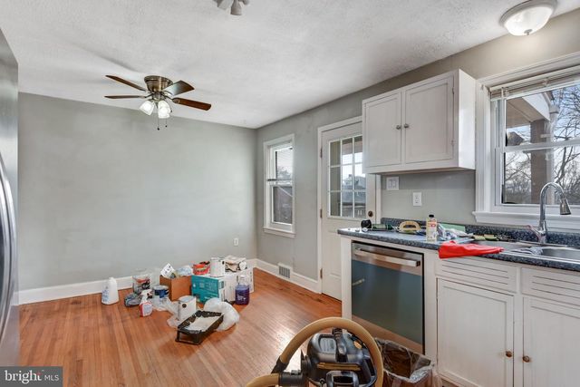 517 W KING ST, Strasburg, VA 22657