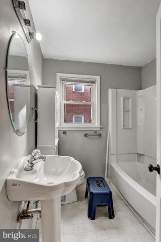 517 W KING ST, Strasburg, VA 22657