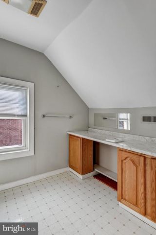 517 W KING ST, Strasburg, VA 22657