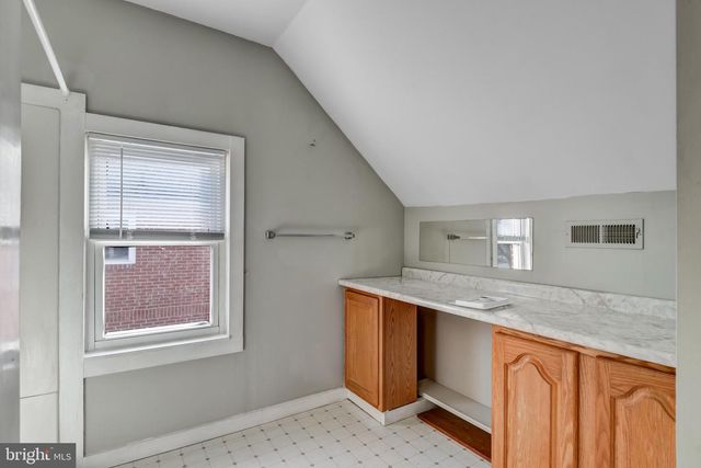 517 W KING ST, Strasburg, VA 22657