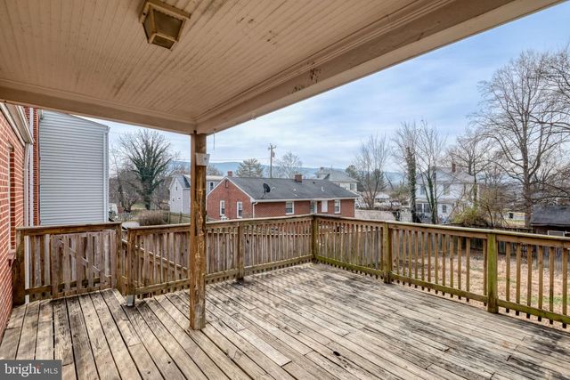 517 W KING ST, Strasburg, VA 22657