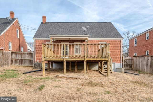 517 W KING ST, Strasburg, VA 22657