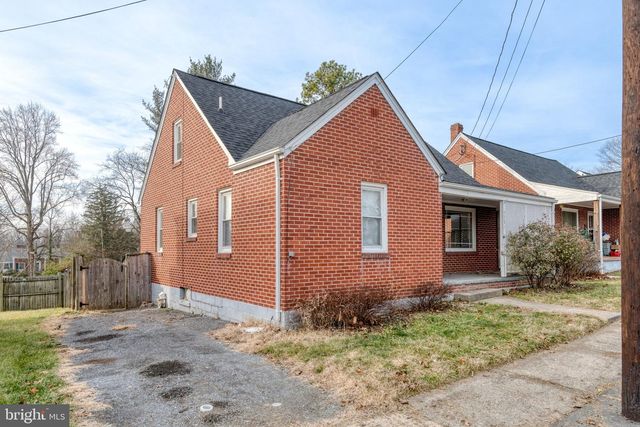 517 W KING ST, Strasburg, VA 22657