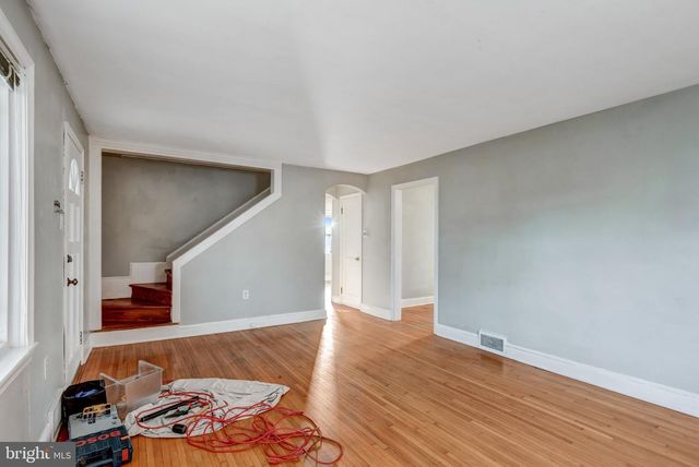 517 W KING ST, Strasburg, VA 22657