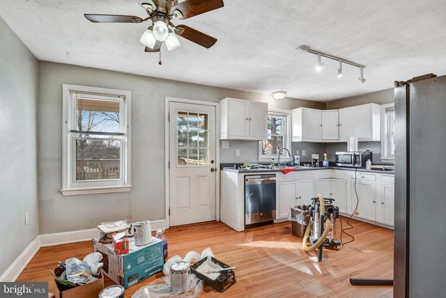 517 W KING ST, Strasburg, VA 22657