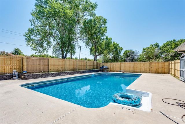 402 Ash Road, Choctaw, OK 73020