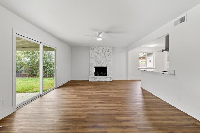 7341 Stanwood Way, Sacramento, CA 95831