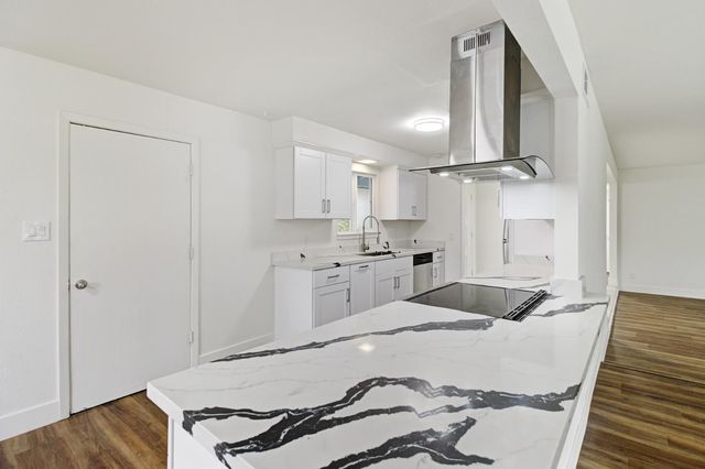 7341 Stanwood Way, Sacramento, CA 95831