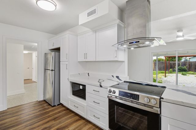 7341 Stanwood Way, Sacramento, CA 95831