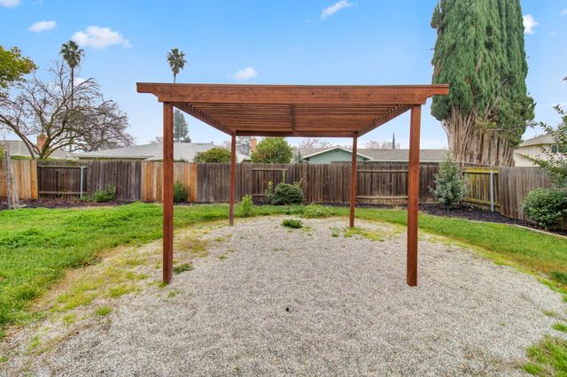 7341 Stanwood Way, Sacramento, CA 95831