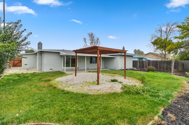 7341 Stanwood Way, Sacramento, CA 95831