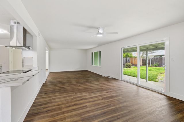 7341 Stanwood Way, Sacramento, CA 95831