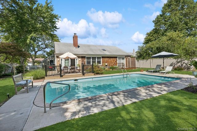 7 Linda Lane, Hampton Bays, NY 11946