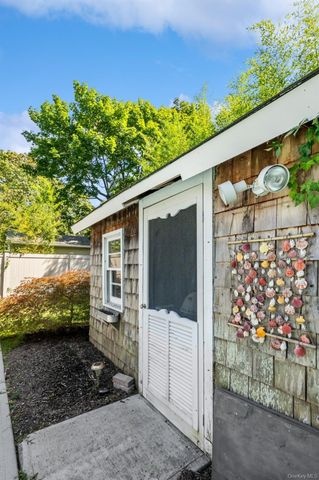 7 Linda Lane, Hampton Bays, NY 11946