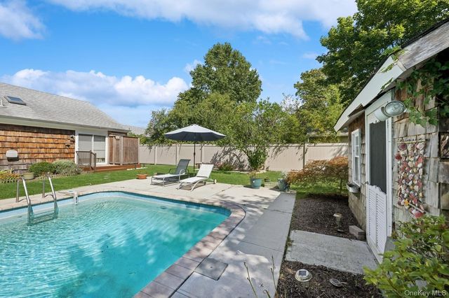 7 Linda Lane, Hampton Bays, NY 11946