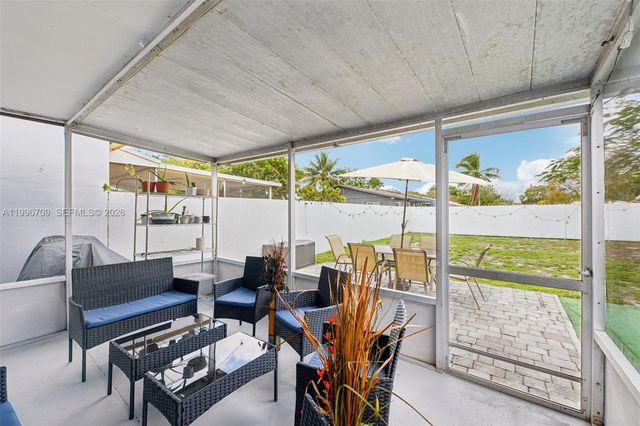 2951 NW 195th St, Miami Gardens, FL 33056