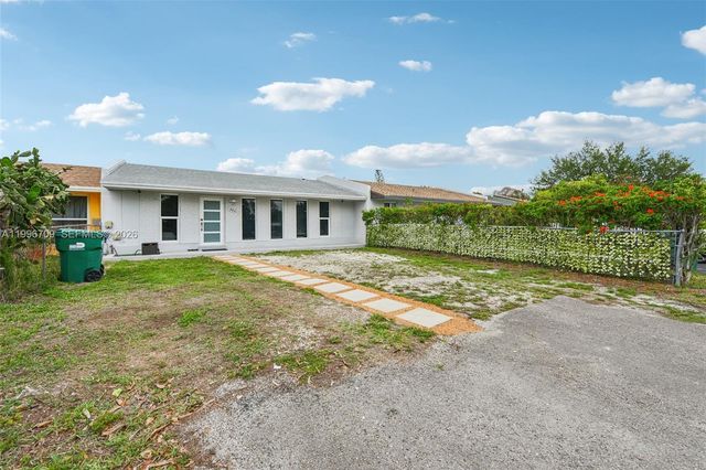 2951 NW 195th St, Miami Gardens, FL 33056