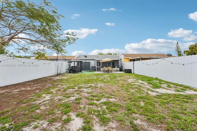 2951 NW 195th St, Miami Gardens, FL 33056