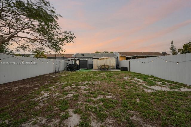 2951 NW 195th St, Miami Gardens, FL 33056
