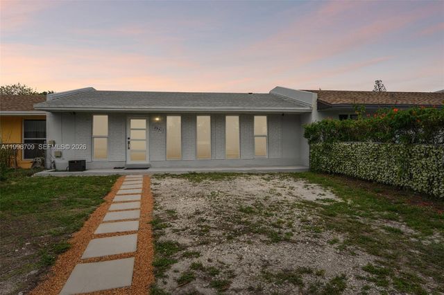 2951 NW 195th St, Miami Gardens, FL 33056