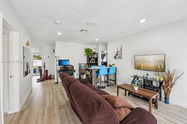 2951 NW 195th St, Miami Gardens, FL 33056