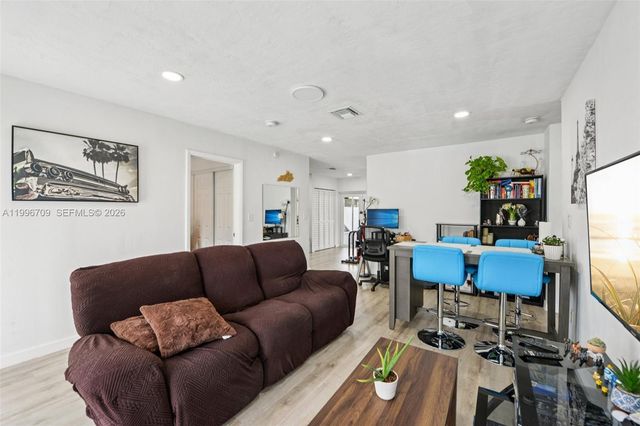 2951 NW 195th St, Miami Gardens, FL 33056