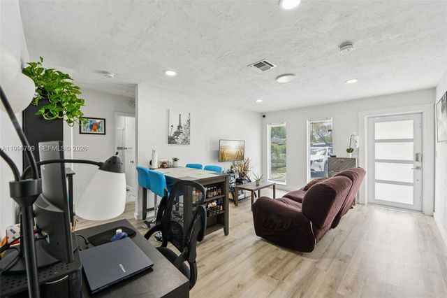 2951 NW 195th St, Miami Gardens, FL 33056