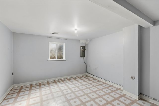 1931 Farnham Court, Schaumburg, IL 60194