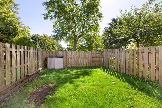 1931 Farnham Court, Schaumburg, IL 60194