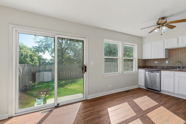 1931 Farnham Court, Schaumburg, IL 60194