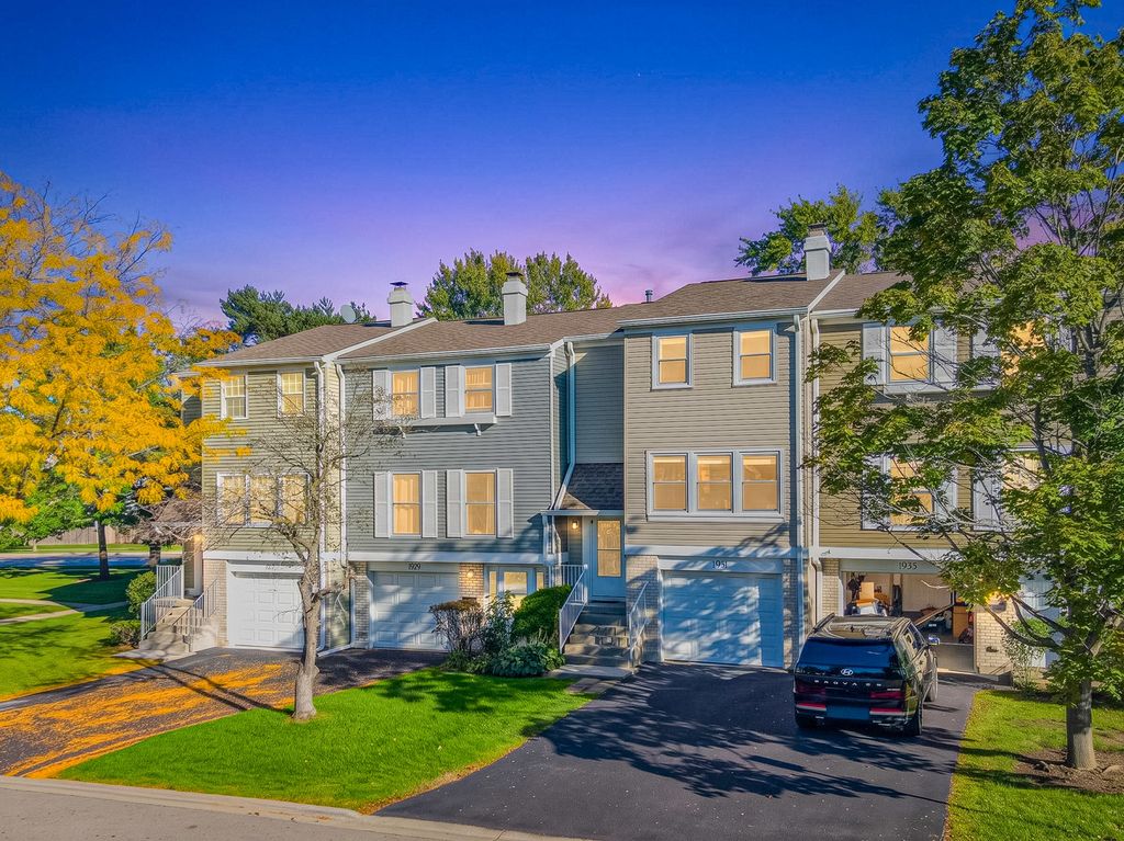 1931 Farnham Court, Schaumburg, IL 60194