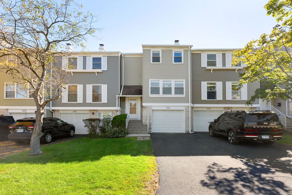 1931 Farnham Court, Schaumburg, IL 60194 — photo 2