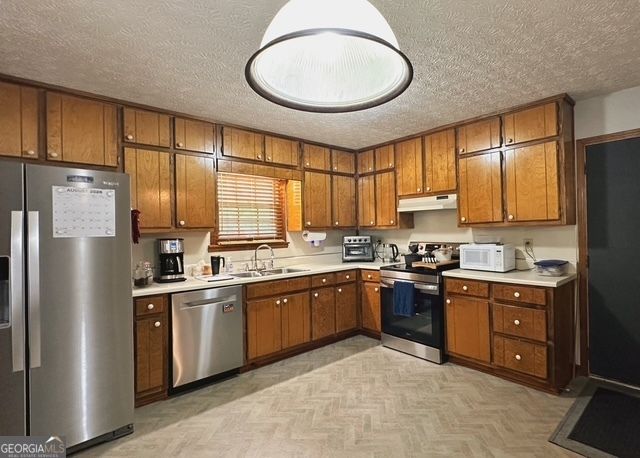 245 W Kelly Lake Road, Brooks, GA 30205