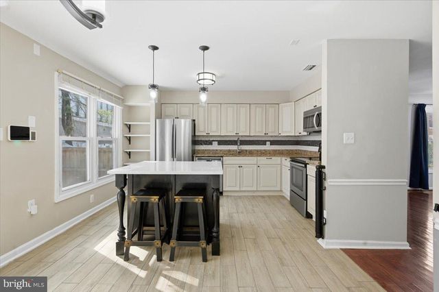14187 ROYAL OAK LN, Centreville, VA 20120