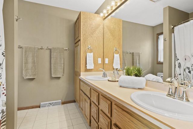 10 Byars Circle, Madison, WI 53719