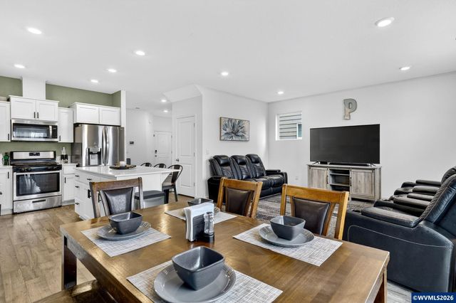 900 Ben Brown Ln, Woodburn, OR 97071