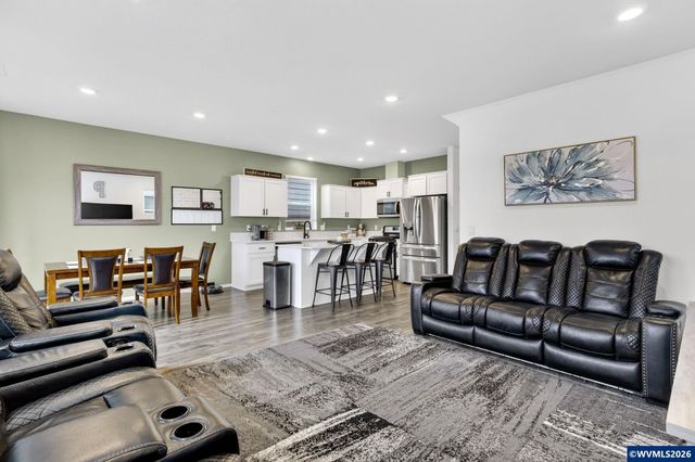 900 Ben Brown Ln, Woodburn, OR 97071