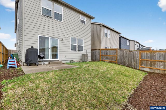 900 Ben Brown Ln, Woodburn, OR 97071