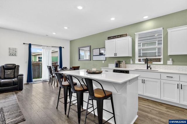 900 Ben Brown Ln, Woodburn, OR 97071