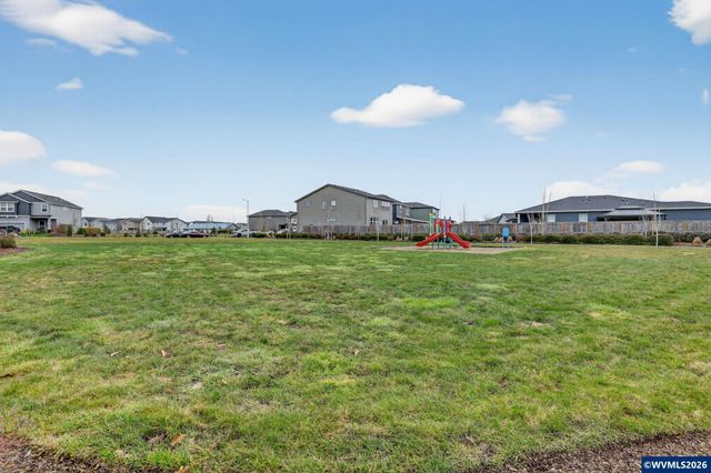 900 Ben Brown Ln, Woodburn, OR 97071